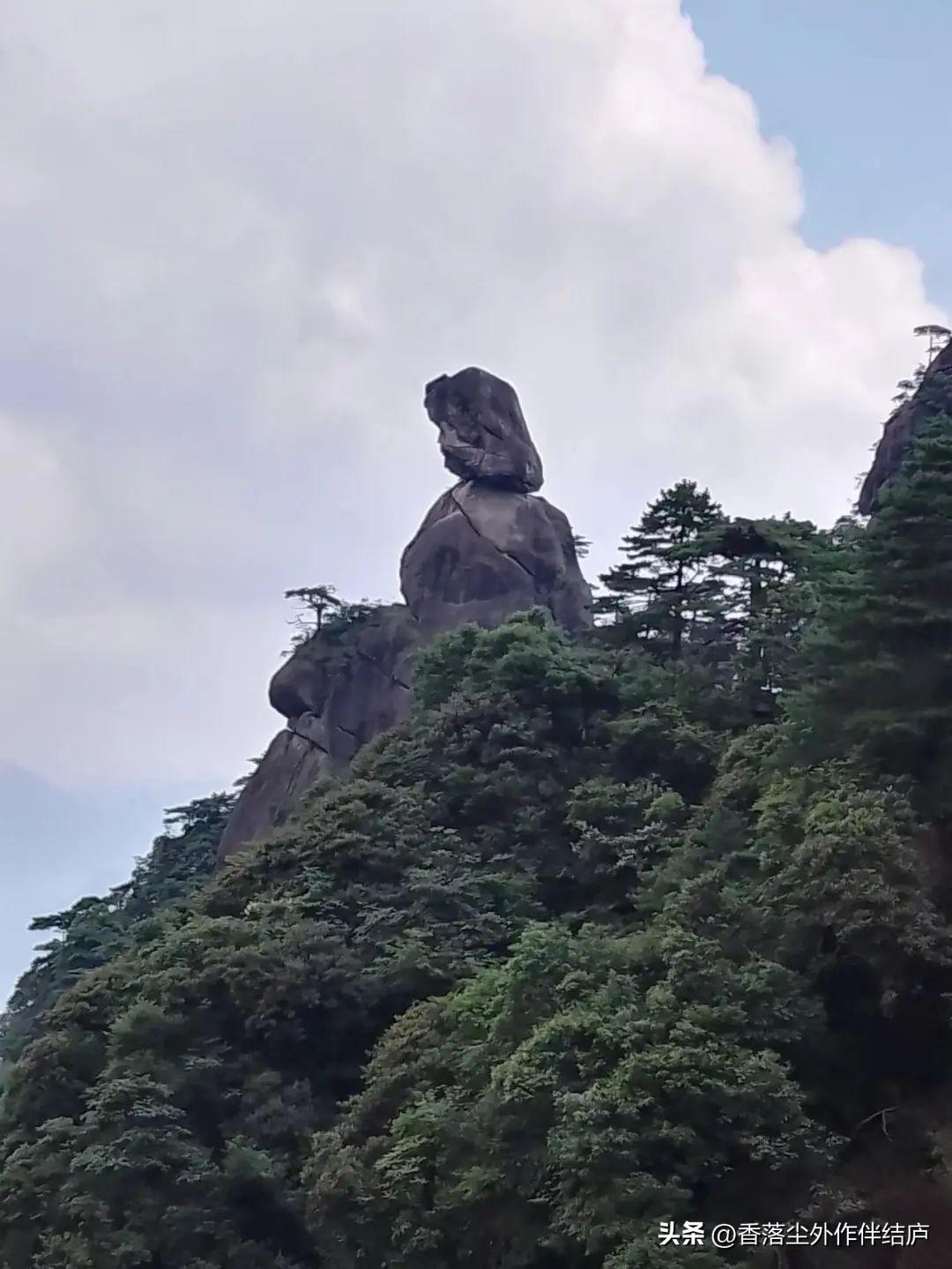 巨蟒峰游客打岩钉引发争议，旅游行为与生态保护需反思获刑