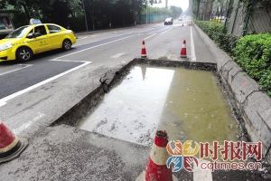 云南司机卸货瞬间连人带车滚下山崖，惊险瞬间曝光