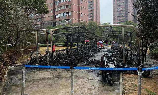 上海某小区非机动车棚起火事件深度剖析