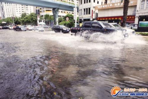 宁波海水倒灌现象引发街边商户关注与呼声