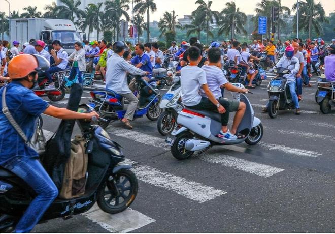 假闻揭秘，关于砸毁市民200多辆电动自行车的谣言澄清