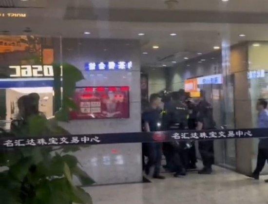 山东金店遭抢案，派出所回应案件进展与社会治安维护的双重关注