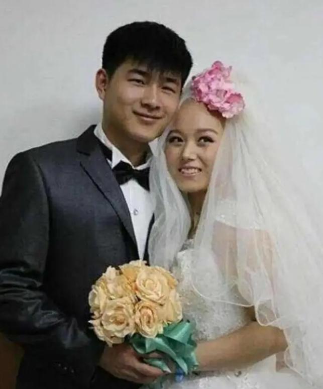 男子刷视频意外撞见妻子婚礼现场，重逢的惊喜时刻