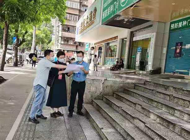 深圳不锈钢盲道拆除引发关注，城市管理的进步与挑战与黑灯回应