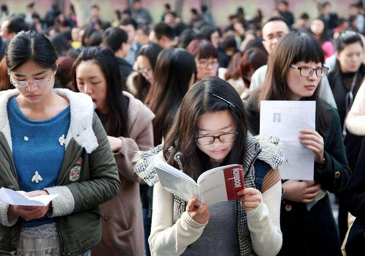 公务员考试变革趋势、影响及应对策略解析