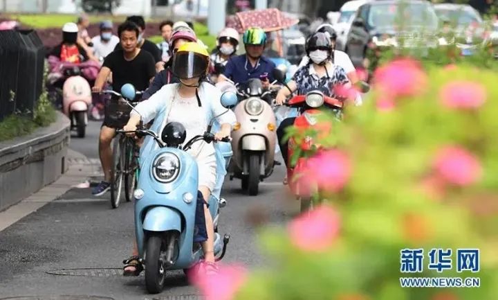 这座一线城市开始限制电动自行车，挑战与机遇并存