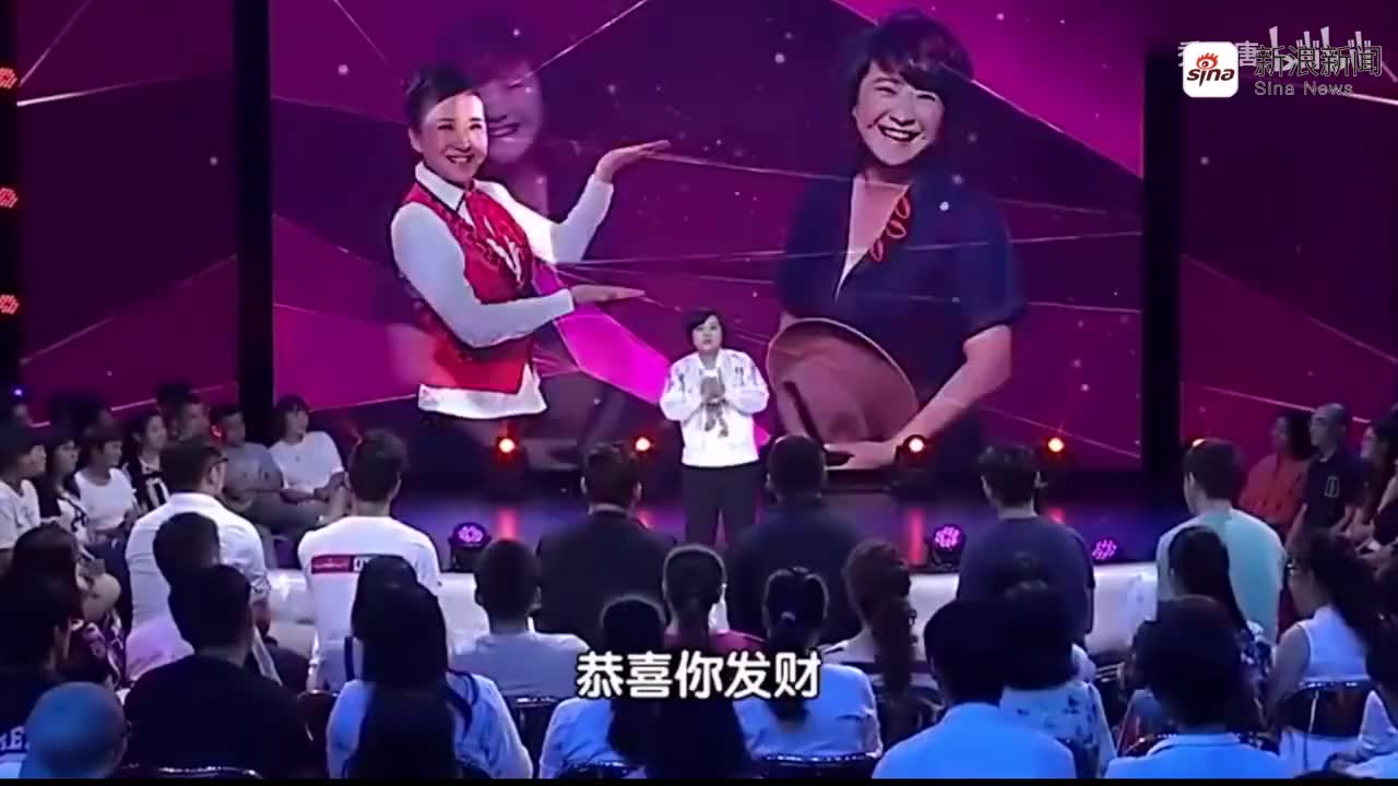 贾玲与刘德华演唱会上的深情互动和飞吻传递，引发尖叫热潮！