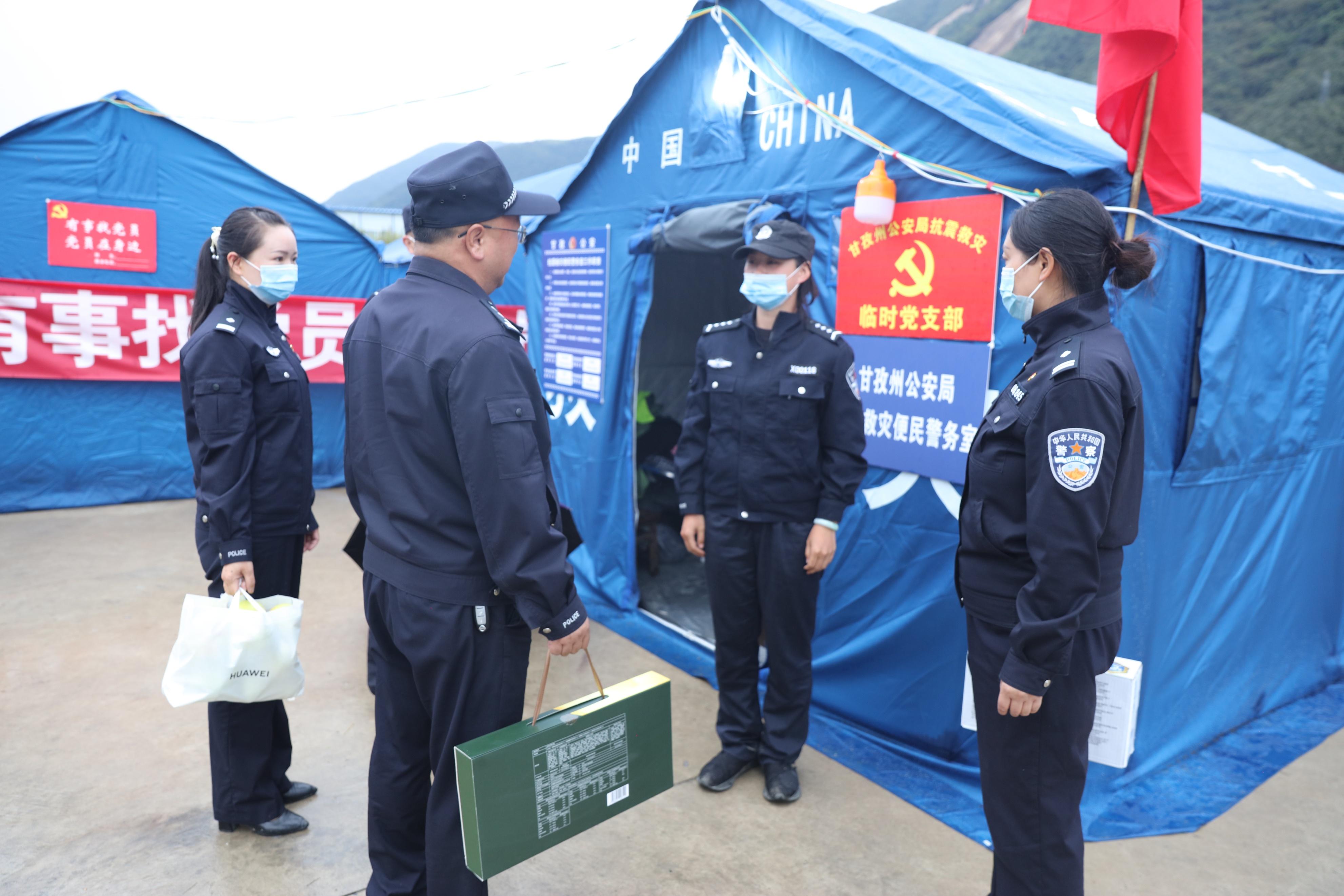 灾难中的父爱光辉，辅警挖掘儿女生前衣物，展现人性真实写照