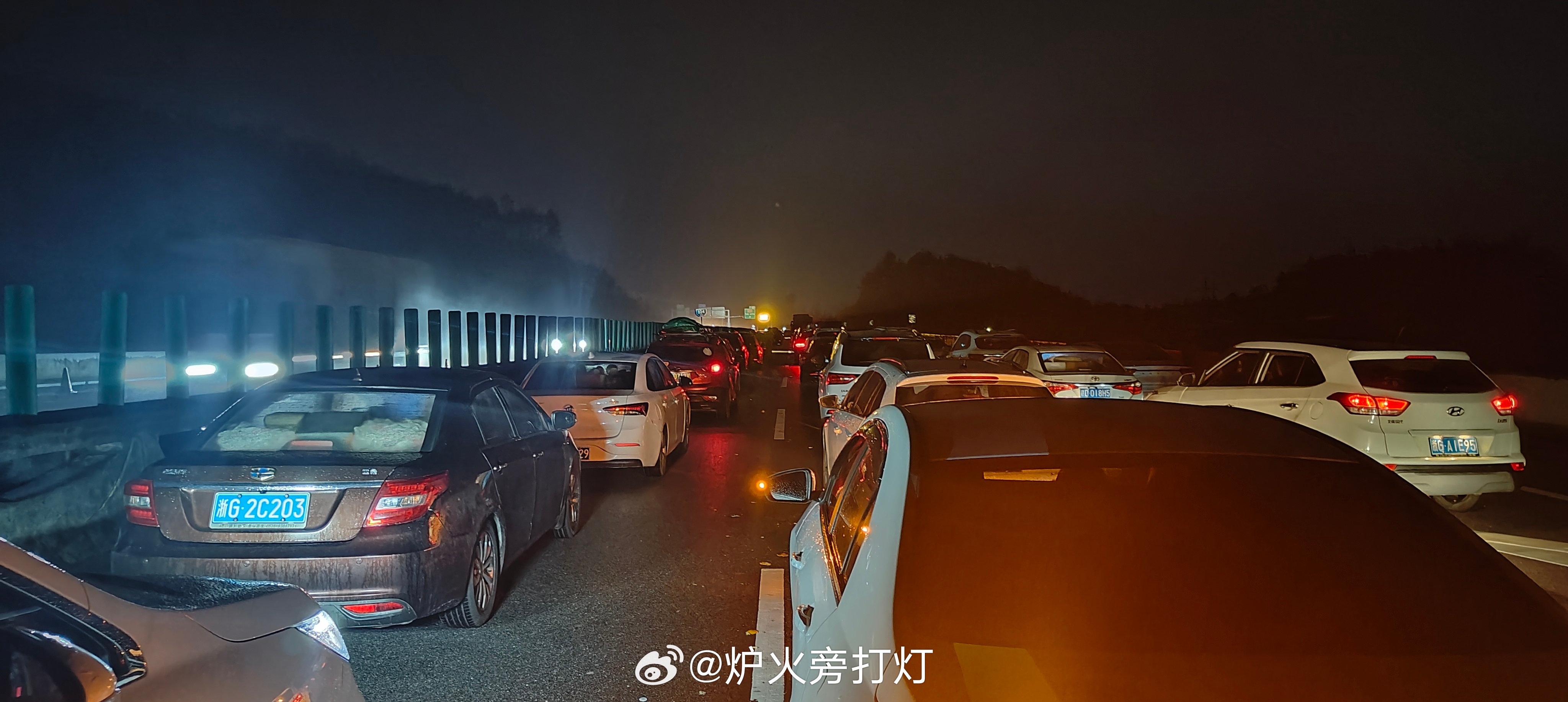 湖南女子自驾贵州遭遇隧道拥堵，五小时漫长等待之旅