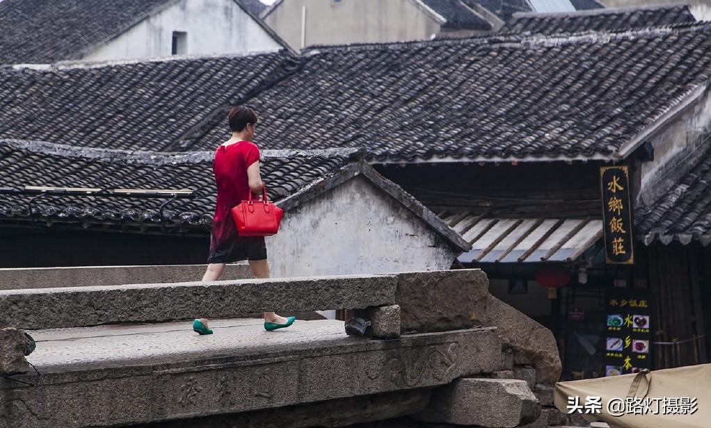 春节假期旅游业繁荣，近四成人选择出游，消费趋势深度解析