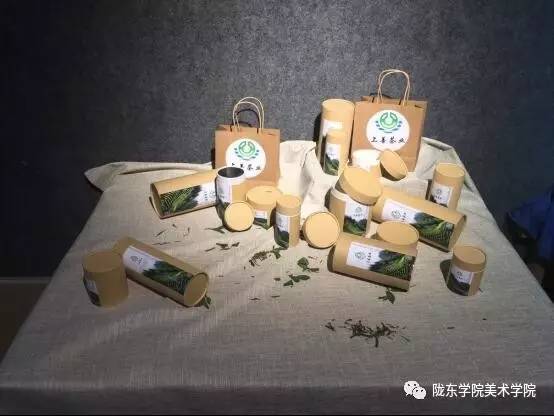 美术老师笔下的传奇，壮丽哪吒画卷，高达十米展风采